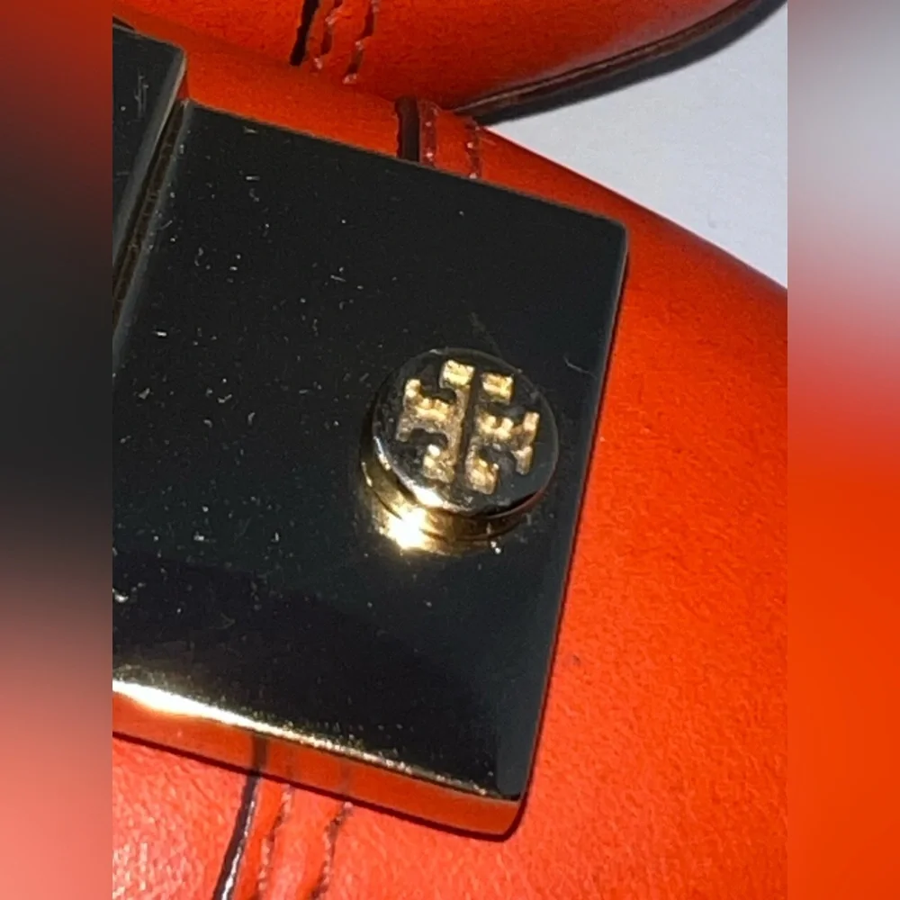 Tory Burch woman’s flat orange shoes size‎ 5
